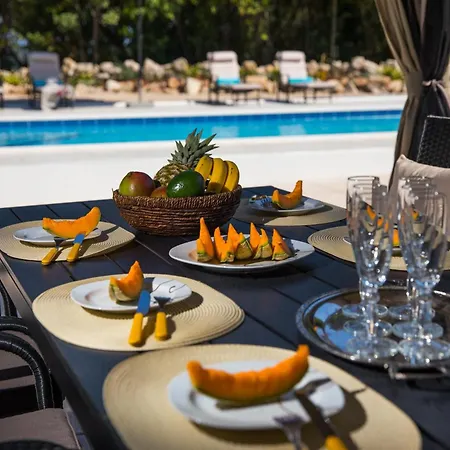 Pendo 1450- Full Private Luxury * Komaji