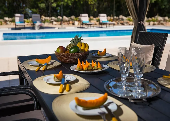 Pendo 1450- Full Private Luxury * Komaji